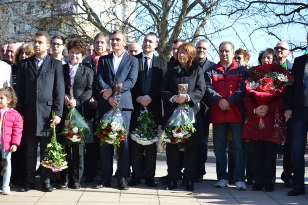 Казанлък се поклони пред паметта на Апостола на Свободата