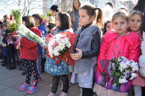 Казанлък се поклони пред паметта на Апостола на Свободата