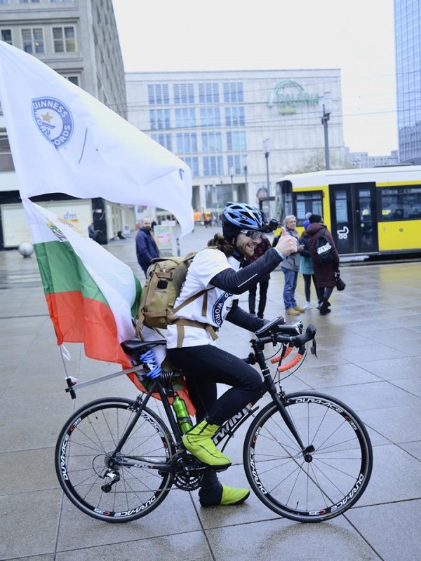 Ентусиастът Тодор Андреев потегли днес от Берлин към връх Шипка с колелото си