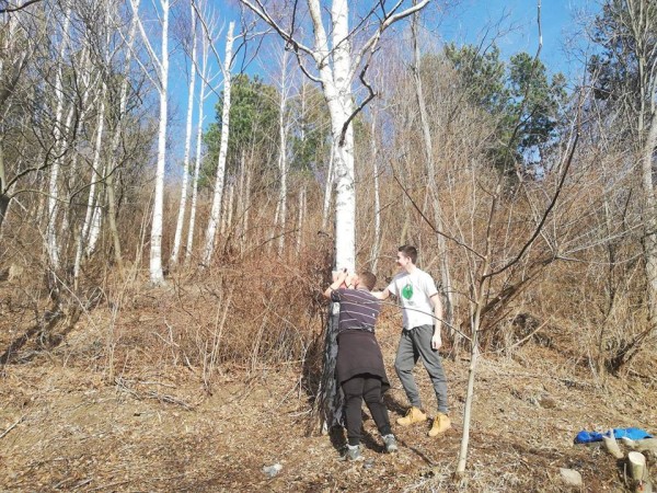 Младежи от Шипка изчистиха местността край чешма Светицата