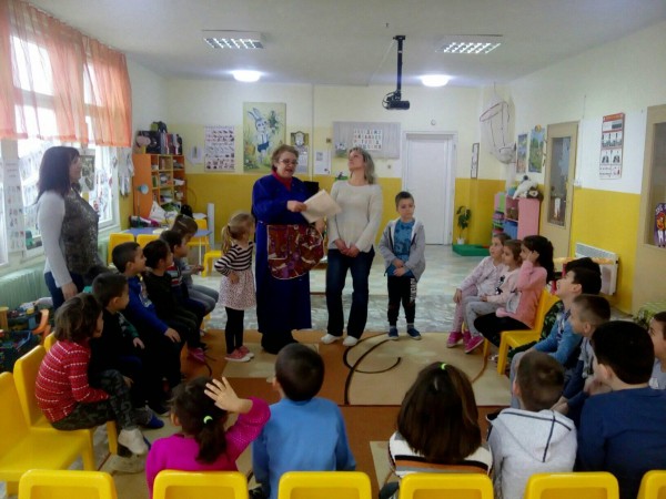 Театрални таланти развиват децата на Енина с “Походът на книгите“