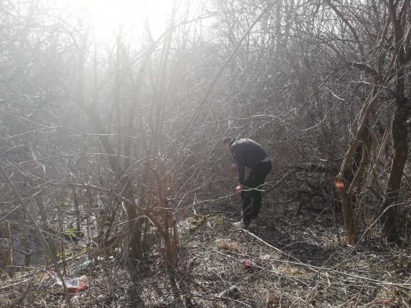 Младежи от Шипка изчистиха местността край чешма Светицата