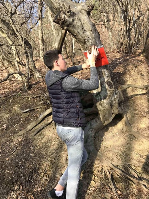 Младежи от Шипка изчистиха местността край чешма Светицата