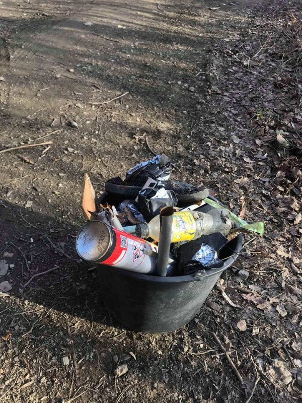 Младежи от Шипка изчистиха местността край чешма Светицата