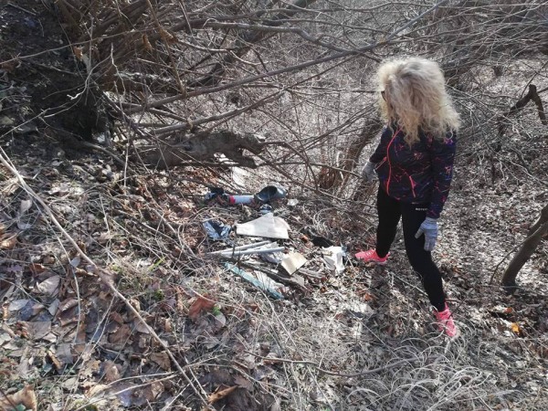 Младежи от Шипка изчистиха местността край чешма Светицата