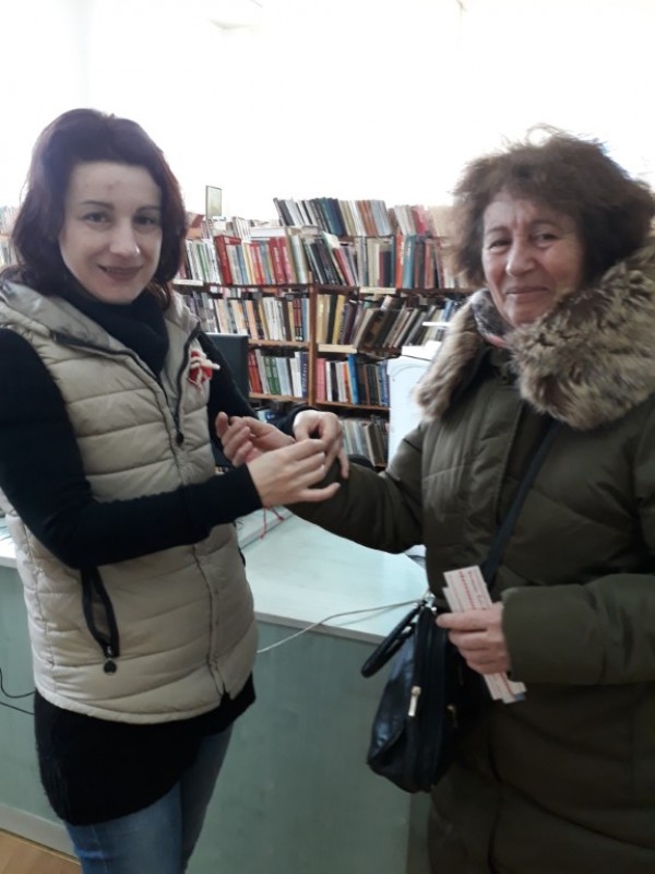 Жените на Казанлък дариха усмивки на 1 март