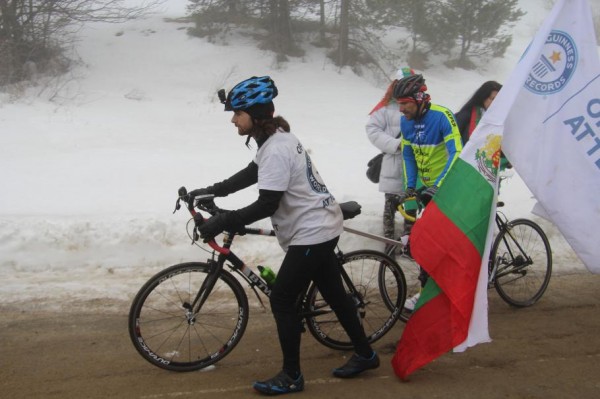 Близо 50 000 човека изкачиха връх Шипка на Националния празник