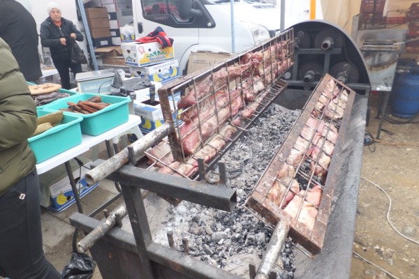 Туристите от “Орлово гнездо“ посетиха празника на сланината и греяната ракия