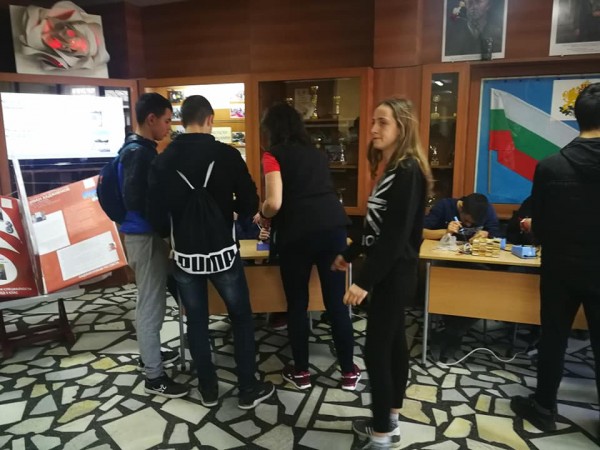 Стартът в “Месеца на професиите“ поставиха ученици и преподаватели от специалност КТТ