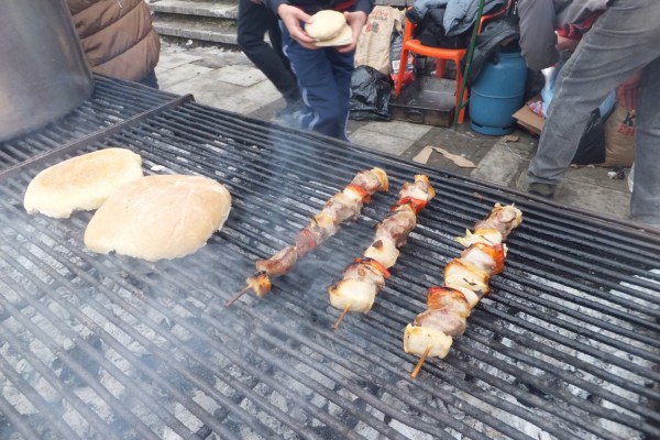 Туристите от “Орлово гнездо“ посетиха празника на сланината и греяната ракия