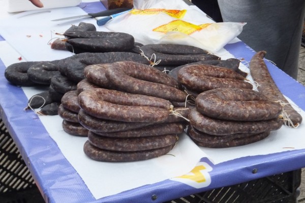 Туристите от “Орлово гнездо“ посетиха празника на сланината и греяната ракия