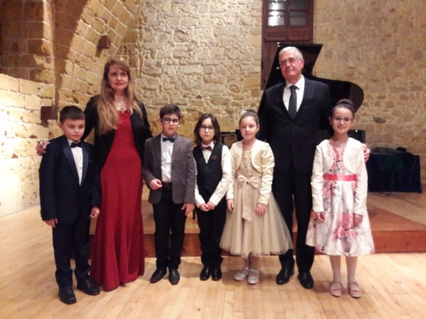 Учениците на Елена Юлиянова участваха в два концерта в Кипър