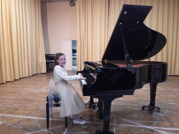 Учениците на Елена Юлиянова участваха в два концерта в Кипър