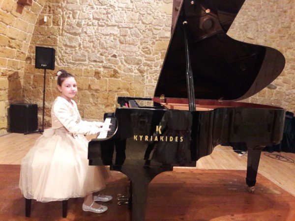 Учениците на Елена Юлиянова участваха в два концерта в Кипър