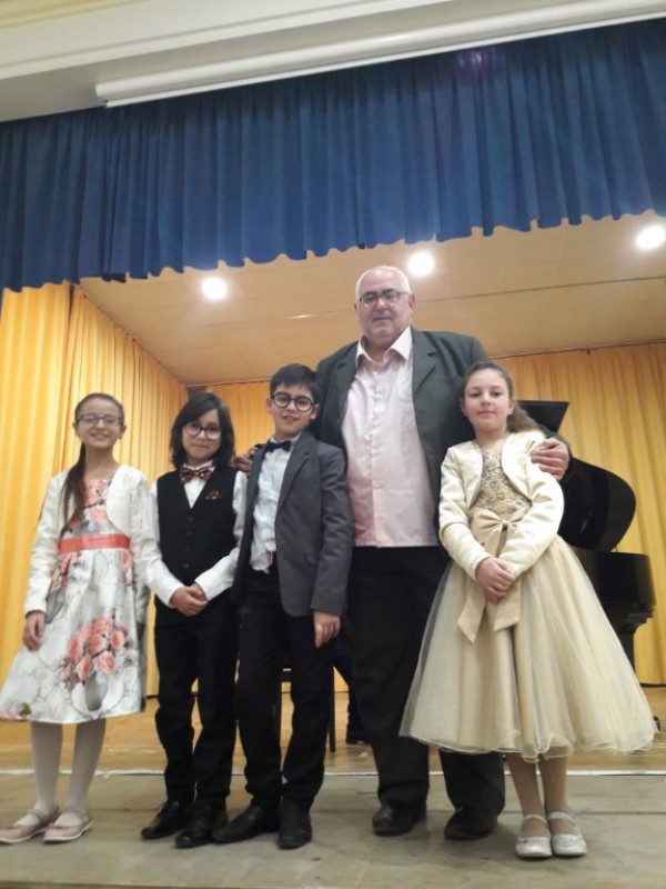 Учениците на Елена Юлиянова участваха в два концерта в Кипър