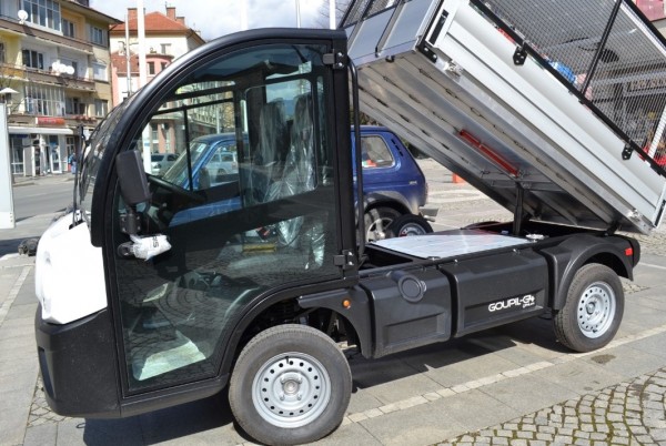 Новият мултифункционален електромобил пристигна в Казанлък