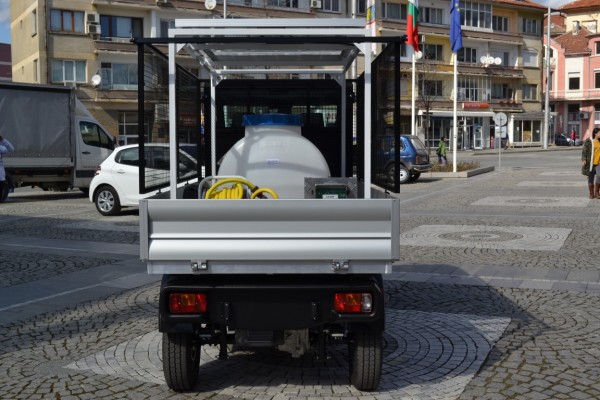 Новият мултифункционален електромобил пристигна в Казанлък