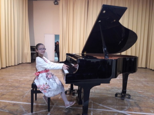 Учениците на Елена Юлиянова участваха в два концерта в Кипър