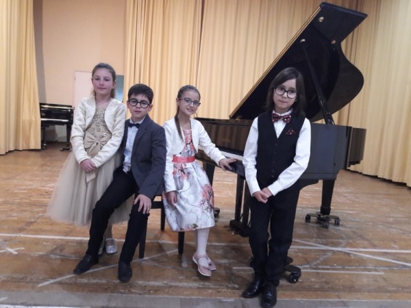 Учениците на Елена Юлиянова участваха в два концерта в Кипър