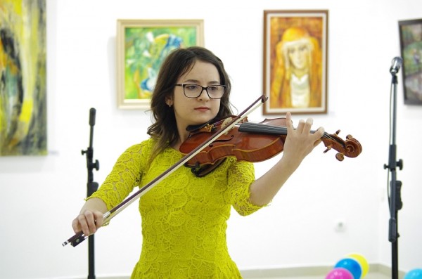 Реверанс към “Женското начало“ в творчеството на Казанлък