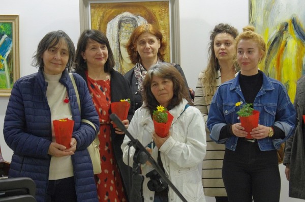 Реверанс към “Женското начало“ в творчеството на Казанлък