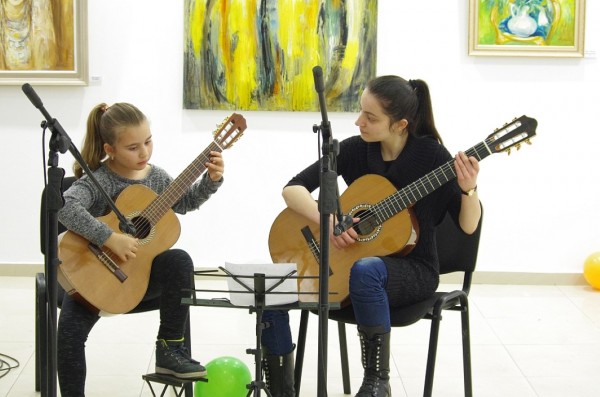 Реверанс към “Женското начало“ в творчеството на Казанлък