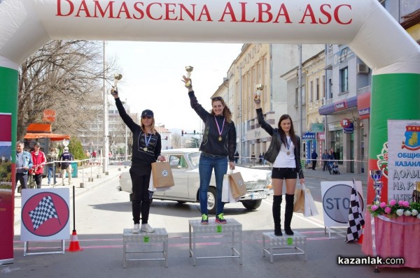 Две учителки и бивша професионална състезателка грабнаха купите на дамския автомобилен турнир