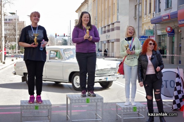 Две учителки и бивша професионална състезателка грабнаха купите на дамския автомобилен турнир