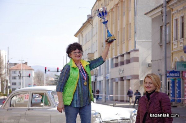 Две учителки и бивша професионална състезателка грабнаха купите на дамския автомобилен турнир