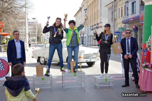 Две учителки и бивша професионална състезателка грабнаха купите на дамския автомобилен турнир