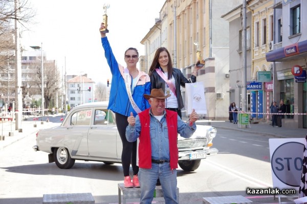 Две учителки и бивша професионална състезателка грабнаха купите на дамския автомобилен турнир