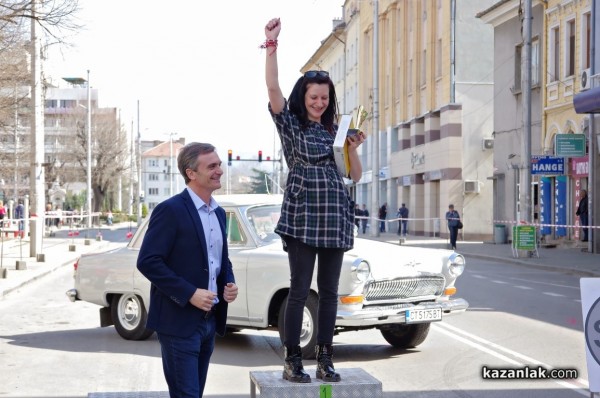 Две учителки и бивша професионална състезателка грабнаха купите на дамския автомобилен турнир