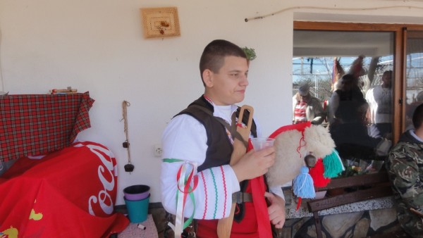 С кукерски игри ясеновци си взеха прошка