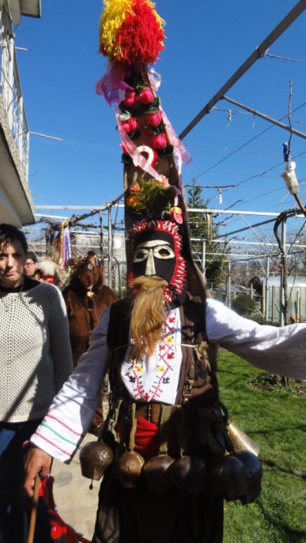 С кукерски игри ясеновци си взеха прошка