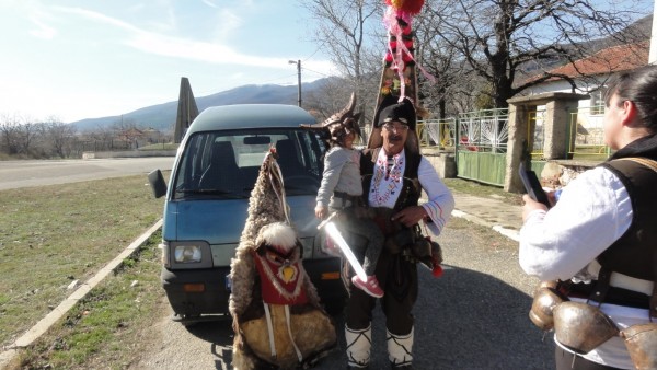 С кукерски игри ясеновци си взеха прошка