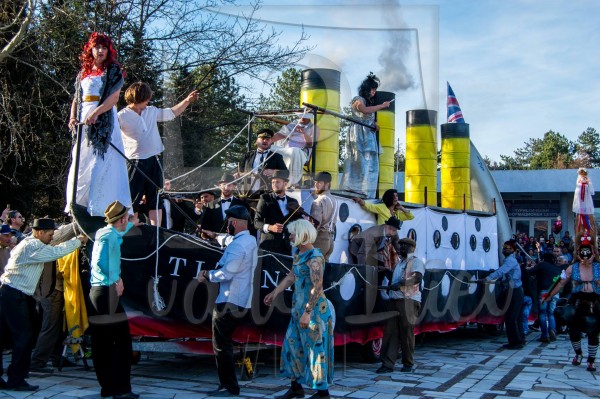 Титаник “акостира“ на кукерските игри в Павел баня