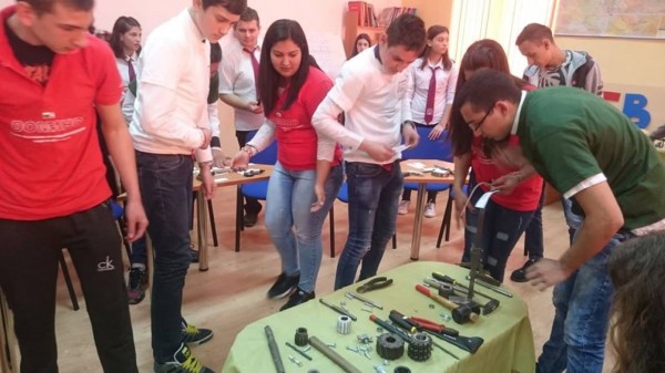 Атрактивно представяне на специалността „Машини и системи с ЦПУ”