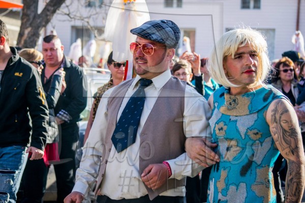 Титаник “акостира“ на кукерските игри в Павел баня