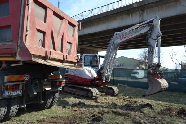 „Първа копка“ на навес за електробусите