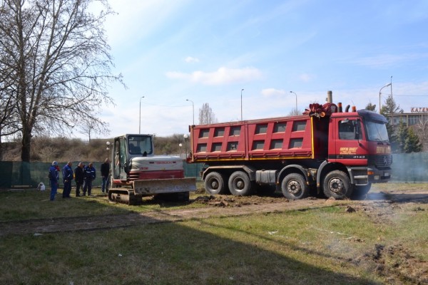 „Първа копка“ на навес за електробусите
