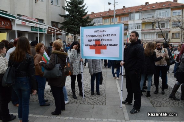 Медицинските сестри отново на протест, негодуват срещу министър Ананиев