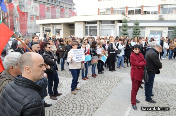 Медицинските сестри отново на протест, негодуват срещу министър Ананиев