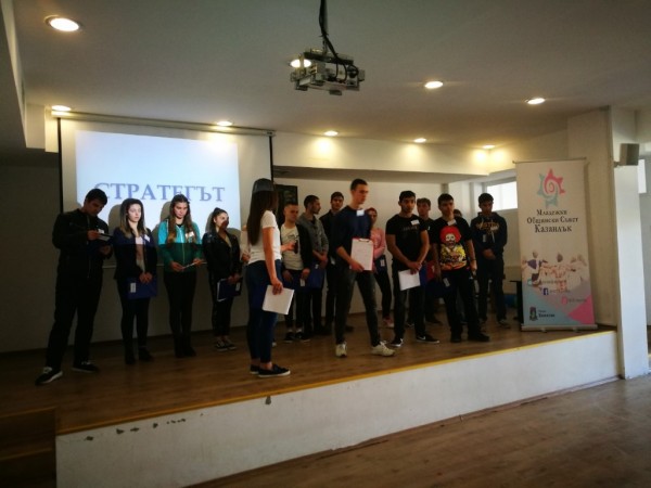 Математиците на ППМГ “Никола Обрешков“ с най-добри идеи в състезанието „Стратегът“