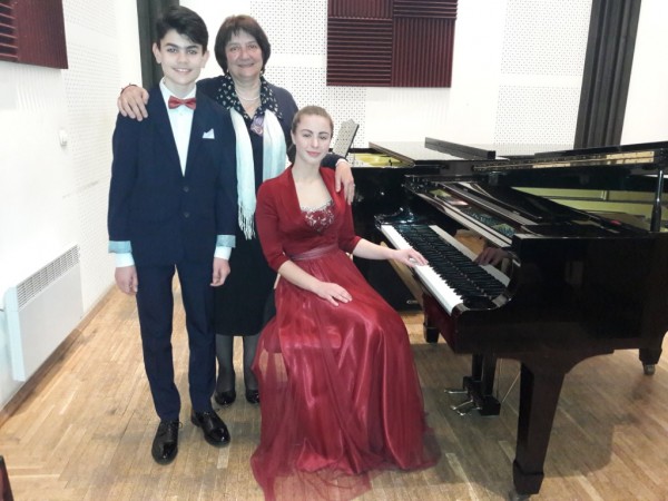 Шест първи награди за пианистите на Елена Юлианова 