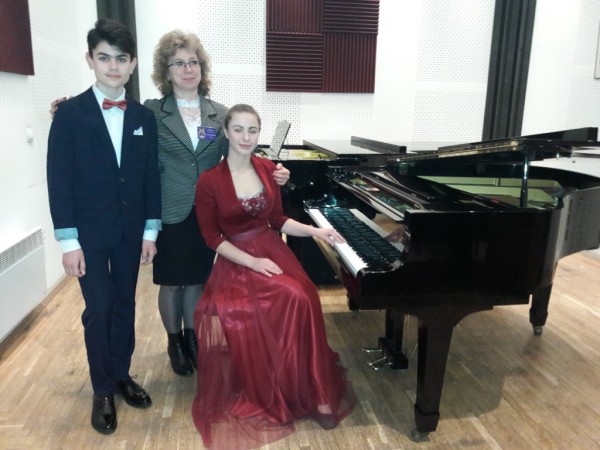 Шест първи награди за пианистите на Елена Юлианова 