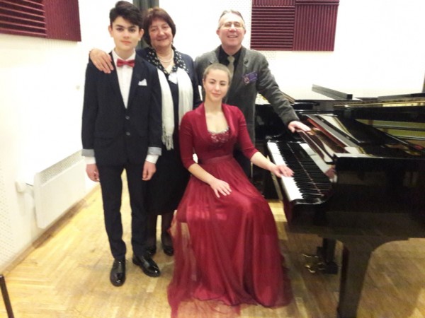 Шест първи награди за пианистите на Елена Юлианова 