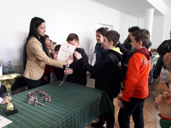 Най-добрите шахматисти в Казанлък са учениците от ПГ “Иван Хаджиенов“ и ОУ “Мати Болгария“