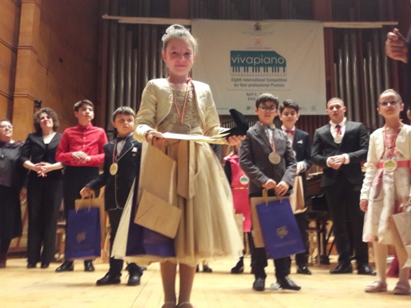 Казанлъшки пианисти обраха наградите от престижни конкурси в София       