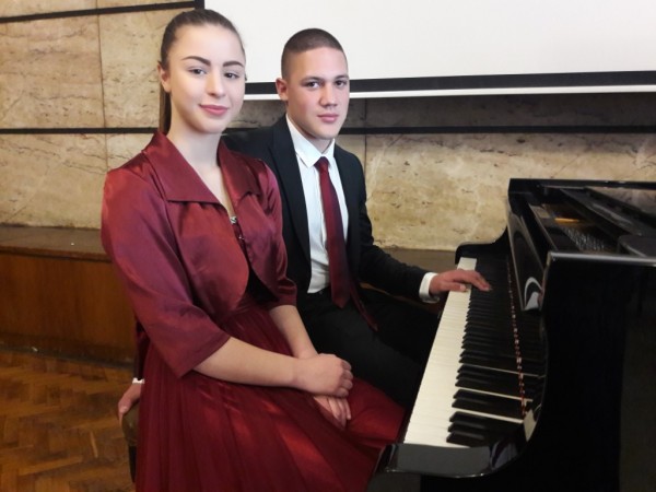 Казанлъшки пианисти обраха наградите от престижни конкурси в София       