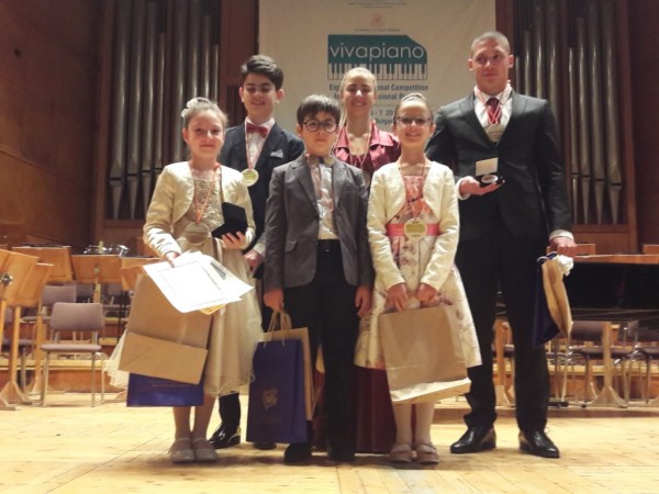 Казанлъшки пианисти обраха наградите от престижни конкурси в София       